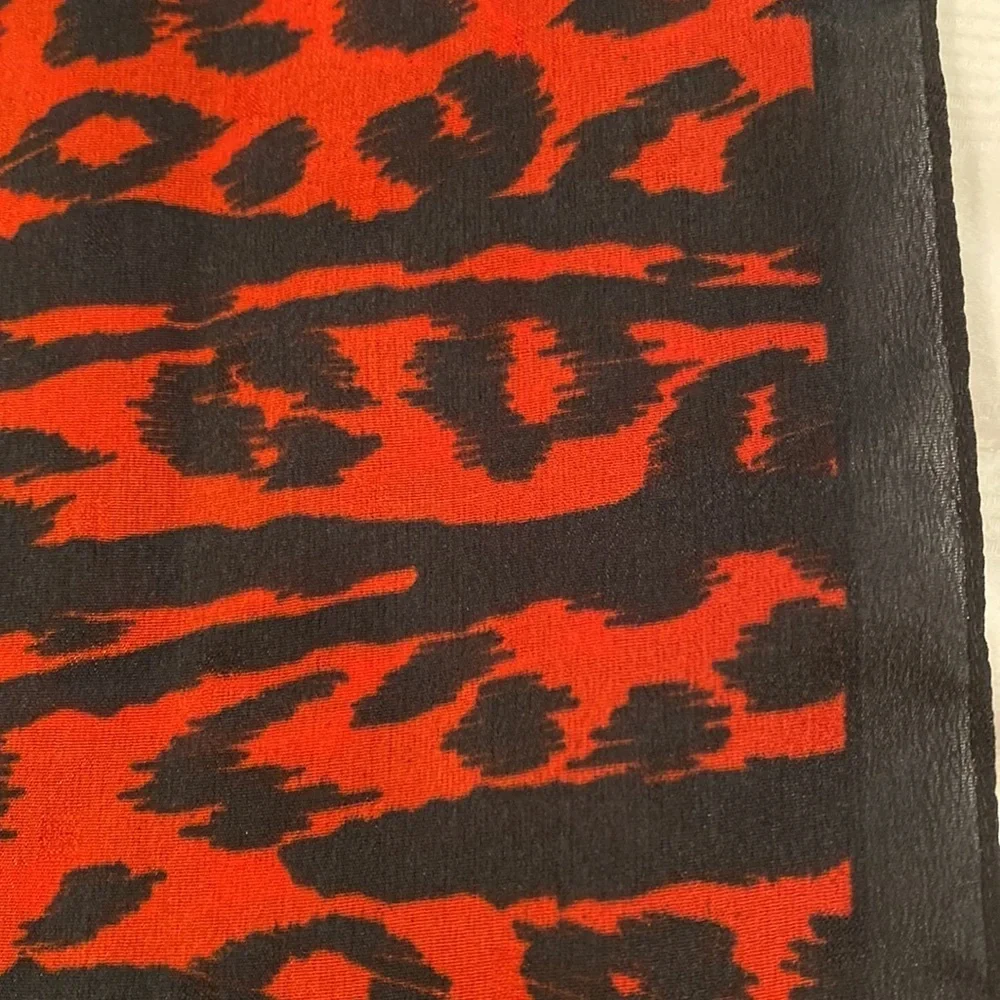 2 rectangular women’s scarves
